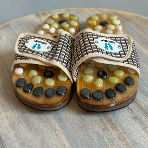 🌸NEO Reflexology Therapeutic Stone Massaging Sandals measures size 10 - Picture 4 of 13